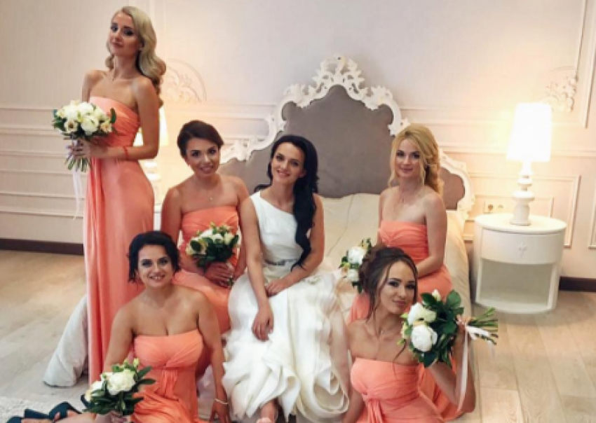Очаровательные подружки невесты привели в восторг жителей Воронежа