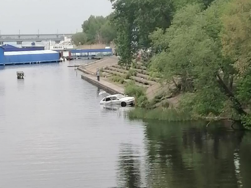 Волевое противоборство «Лады» с водохранилищем показали на видео в Воронеже 