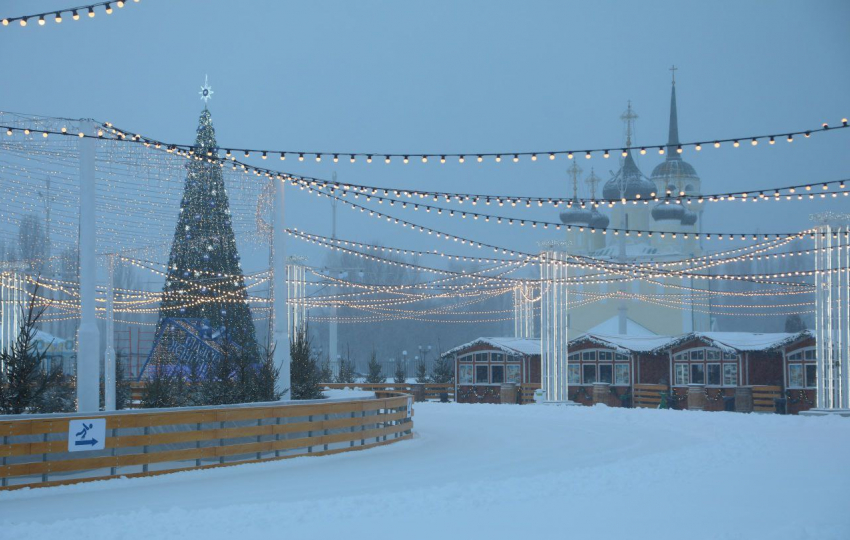О более позднем открытии ледового катка на Адмиралтейской площади предупредили воронежцев