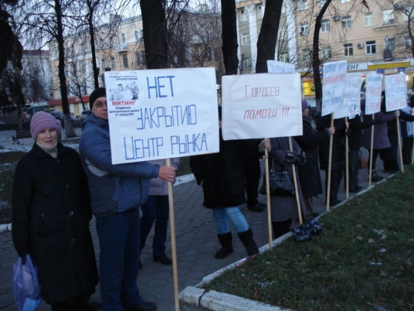 В Воронеже предприниматели продолжают выходить на пикеты за сохранение Центрального рынка