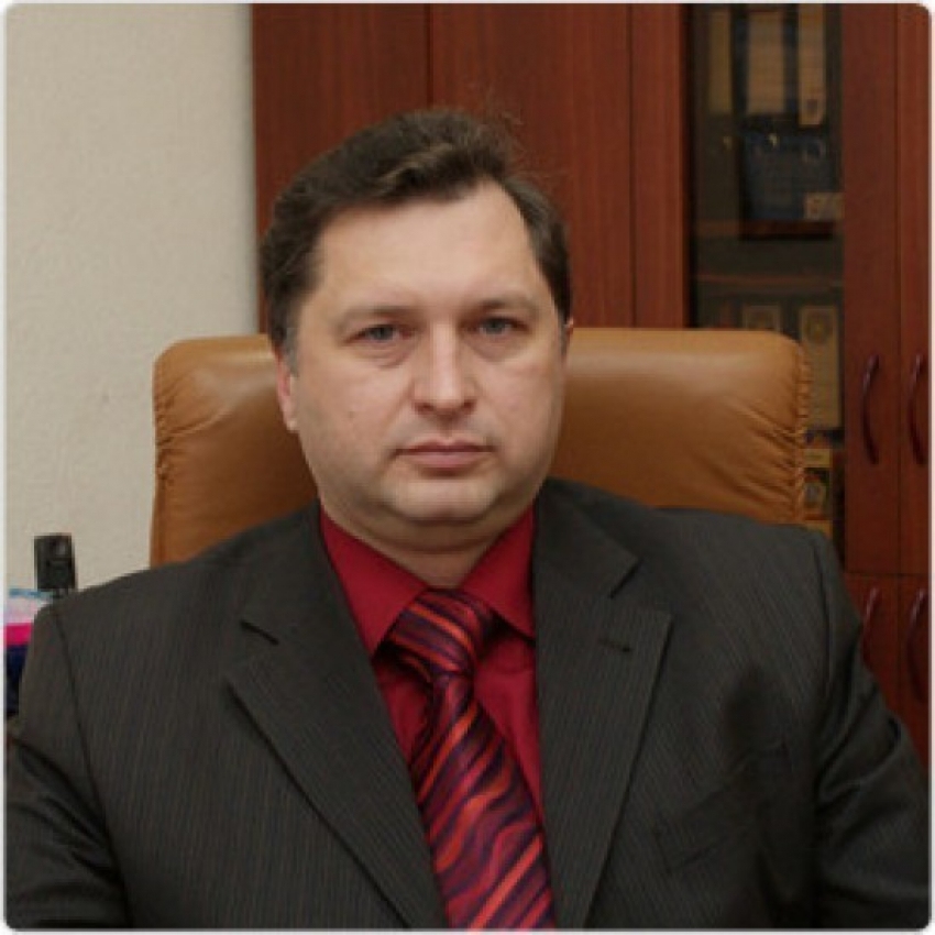 На руководителя управления образования жалуются учителя и просят не заставлять их обеспечивать высокий результат Александру Гусеву