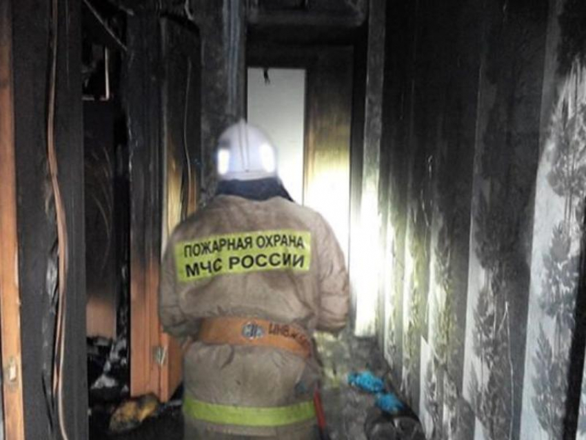 Пожарные за 8 минут потушили балкон с мебелью в пятиэтажке под Воронежем