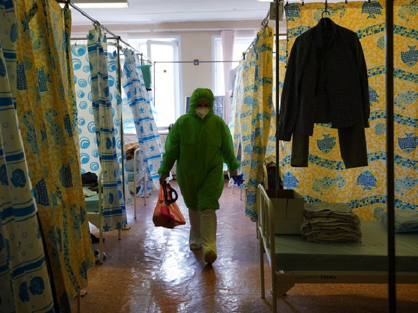 Тяжелые будни коронавирусной больницы наглядно показали в Воронеже 