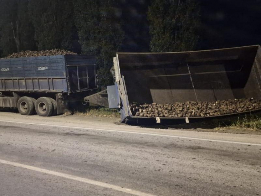 Свекольное ДТП произошло в Воронежской области 