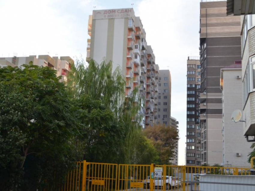 Труп мужчины обнаружили в подъезде воронежской многоэтажки