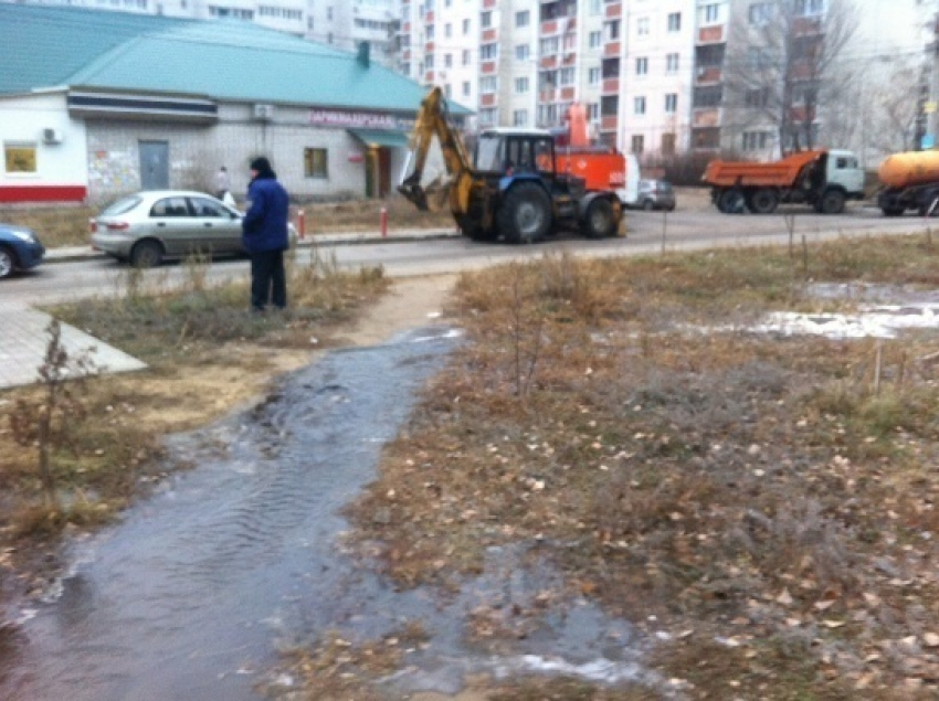 В Коминтерновском районе Воронежа прорвало водопровод
