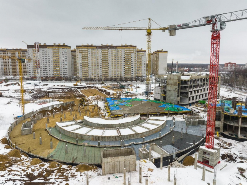 Строительство самой большой школы России в Воронеже показали с высоты птичьего полета