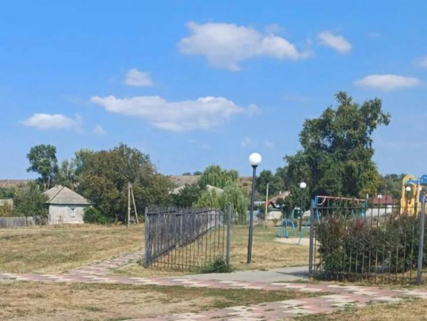 Мужчина избил битой подростка и мужчину в Воронежской области