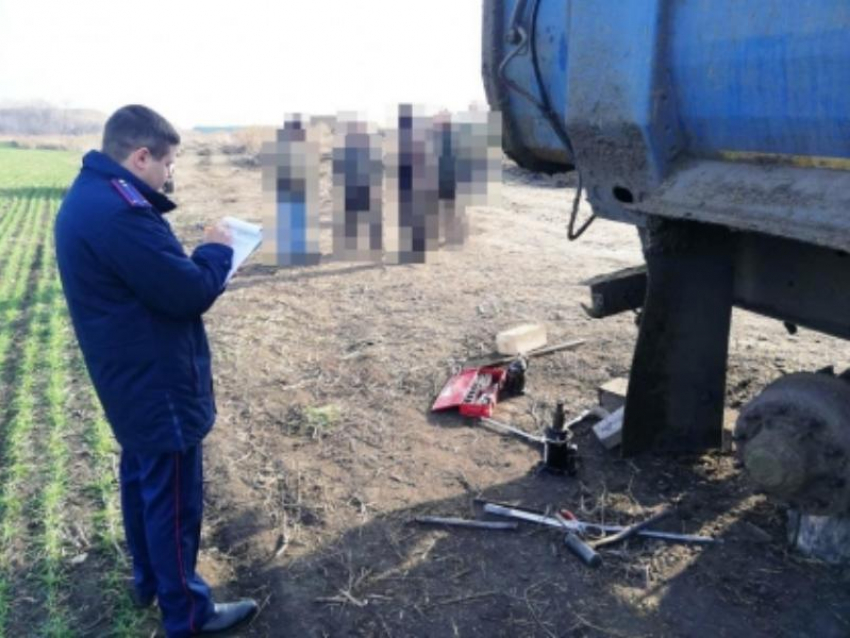 Механизатор погиб во время ремонта грузовика в Воронежской области