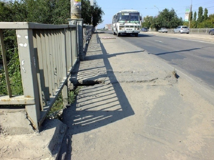 Стало известно, на сколько месяцев перекроют виадук на 9 Января в Воронеже