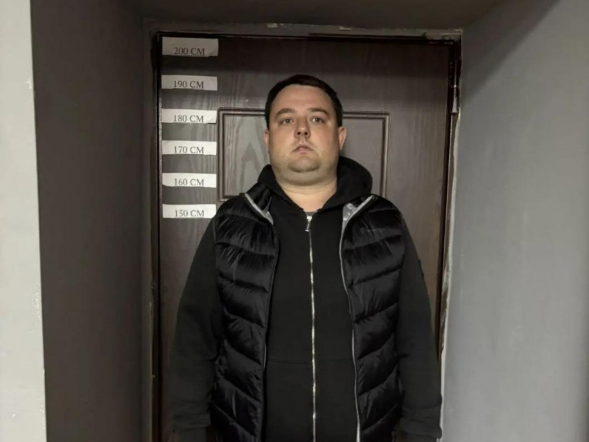 Воронежские полицейские показали фото мошенника, который развел женщину на 7 тысяч рублей 