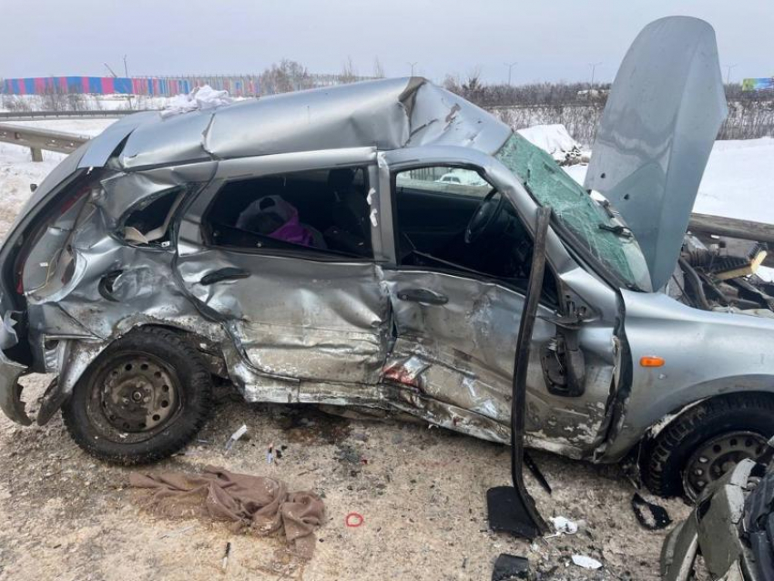 Четверо пострадавших и «Калина» всмятку: встречное ДТП произошло в Воронежской области