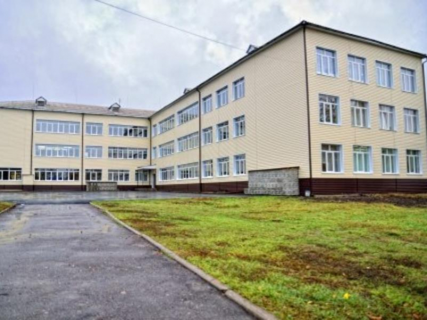  Ошпаривший утюгом школьника учитель раскрыл причину наказания под Воронежем