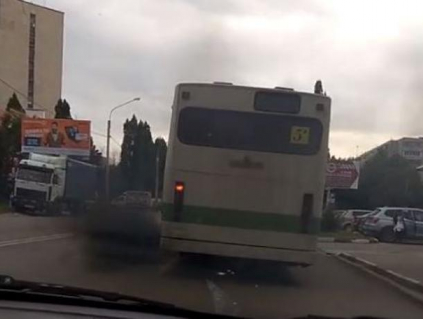 Воронежский автобус с черным выхлопом назвали бесполезной рухлядью