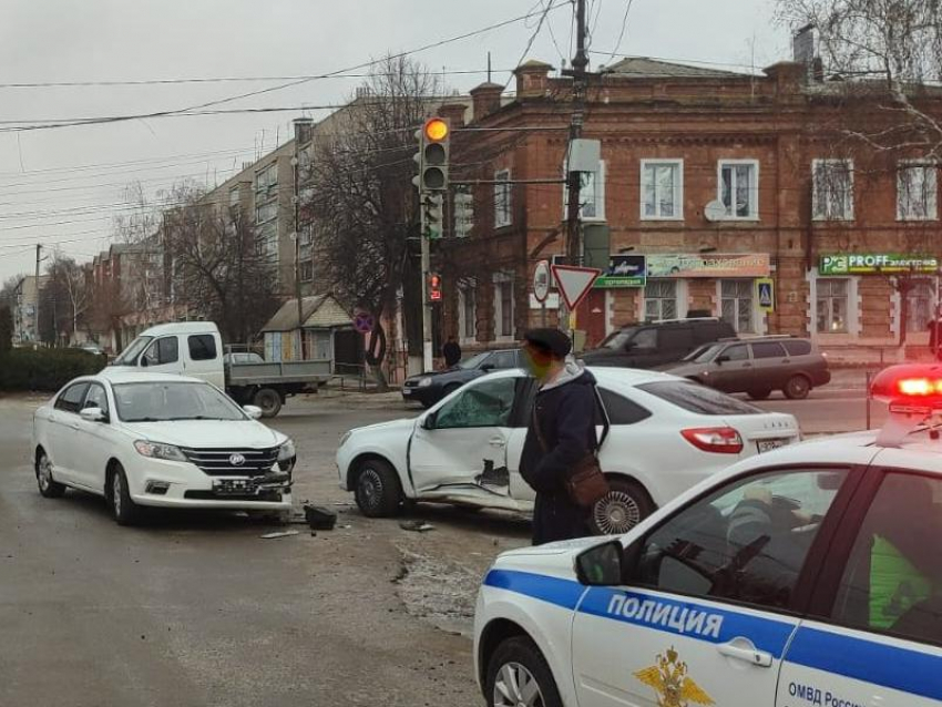 Пьяный водитель стал причиной ДТП с пострадавшей на воронежской трассе