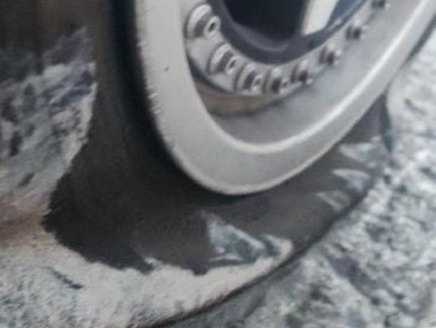 Коварные выбоины-ловушки поджидают жертв на воронежской дороге