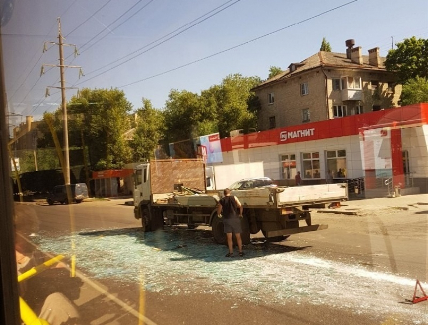 Воронежцы пожалели водителя, разбившего хрупкий груз