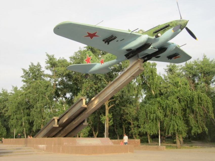 40 лет назад у авиазавода в Воронеже открыли памятник штурмовику ИЛ-2