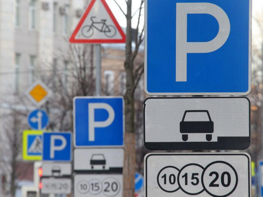 Полицейским и электромобилям разрешили не платить за парковку в Воронеже