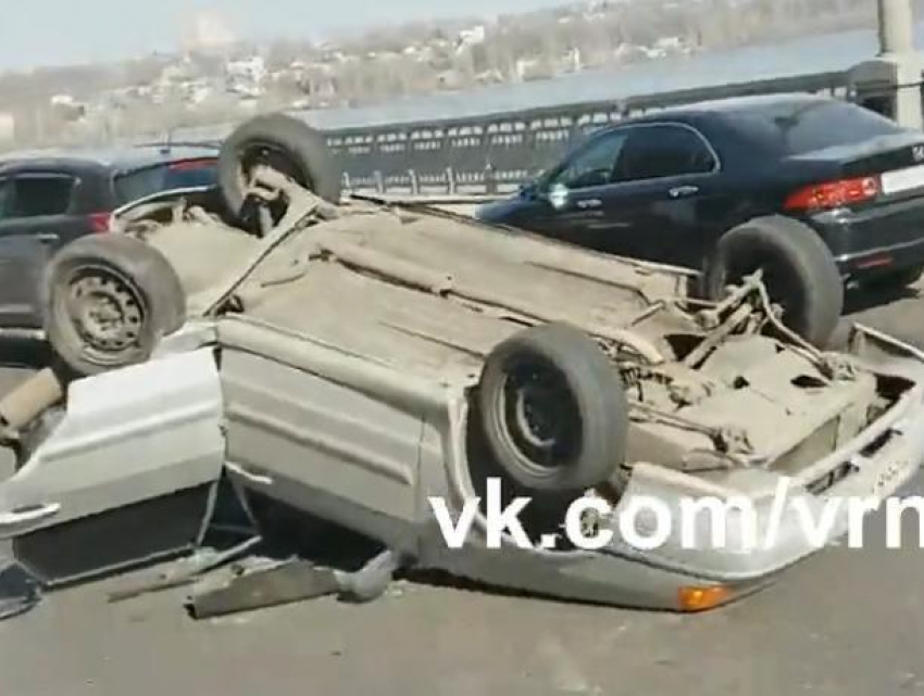 "Перевертыш» на новом асфальте Северного моста разозлил воронежцев