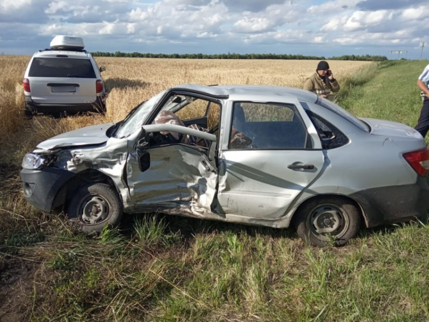 Опубликовано фото с места ДТП, где погиб водитель в Воронежской области