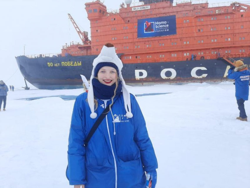 Одаренная школьница из Воронежа покорила Северный полюс на гигантском ледоколе