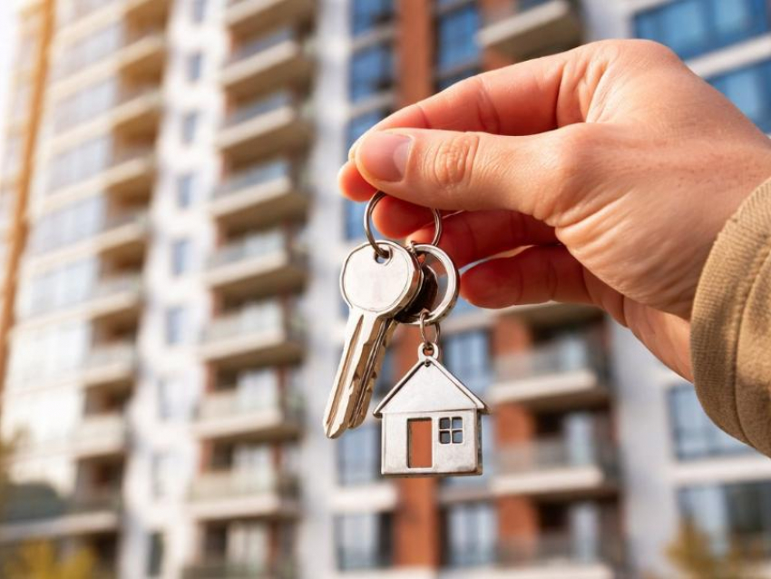 Сироту и жену участника СВО оставили без квартиры в Воронежской области 