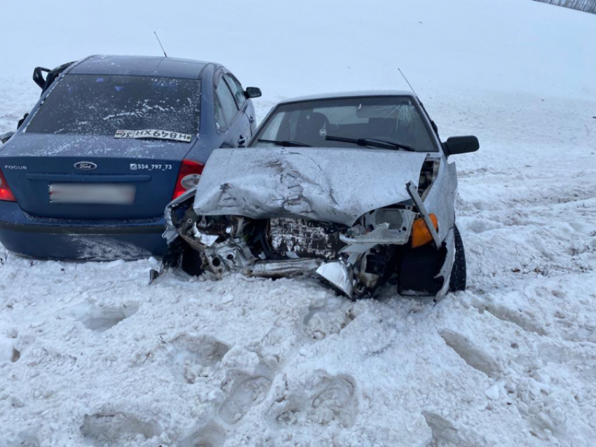 Полиция показала фото смертельного ДТП с иномарками под Воронежем 