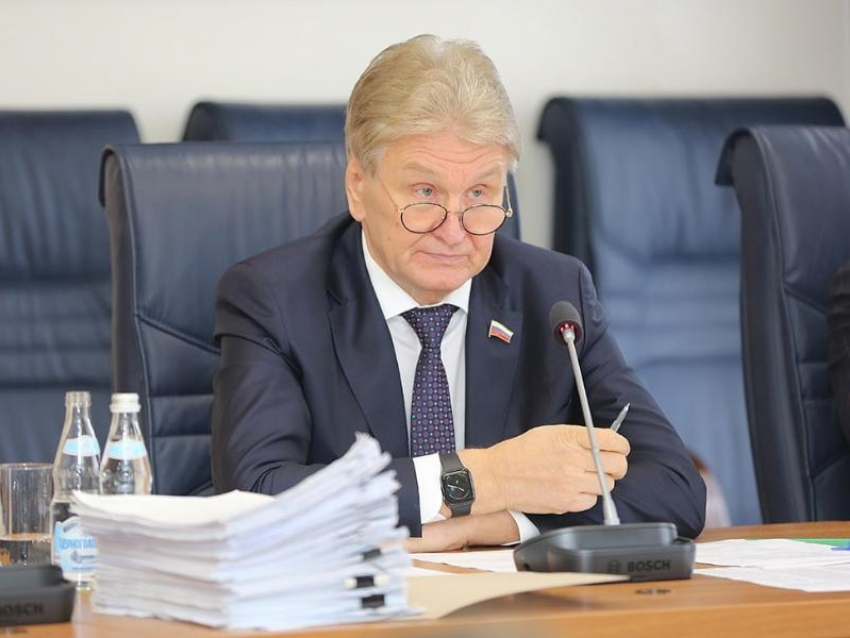 Американские смарт-часы следят за здоровьем председателя Воргордумы Ходырева