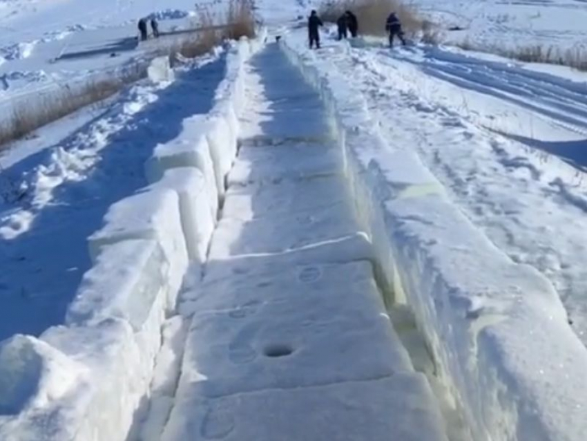 150-метровую ледяную горку создают в природном парке Воронежской области