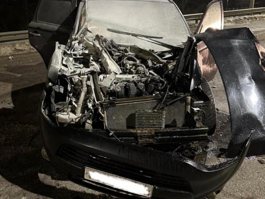 Водитель иномарки попал в больницу после ДТП с буксировочным тросом под Воронежем 