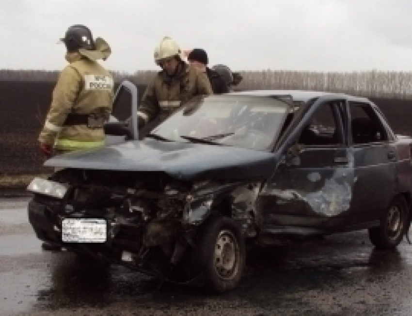 В столкновении «десятки» и «Шевроле» под Воронежем пострадал водитель 