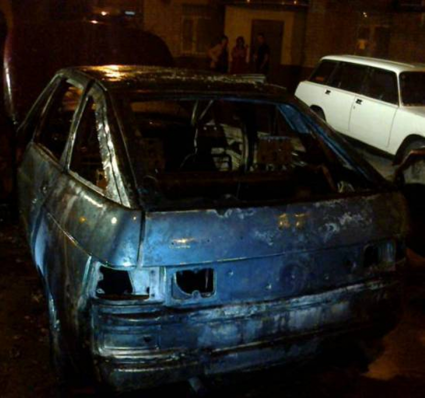 В Воронеже сгорела очередная легковушка