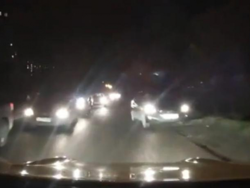 Наглые автохамы в Воронеже спровоцировали пробку и попали на видео
