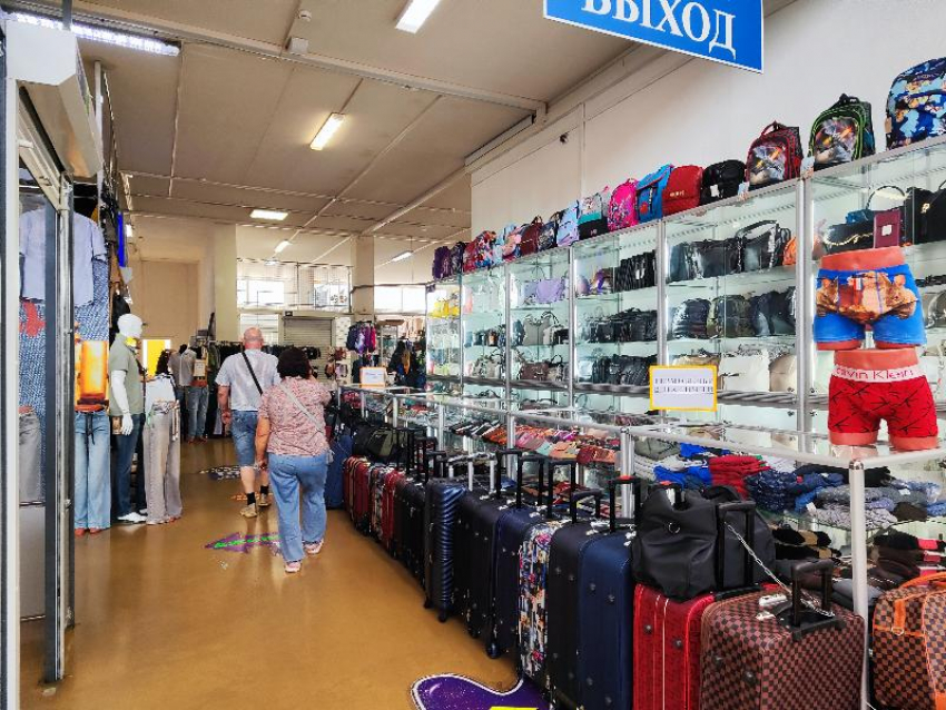 Каждый десятый воронежец покупает одежду на вещевых рынках