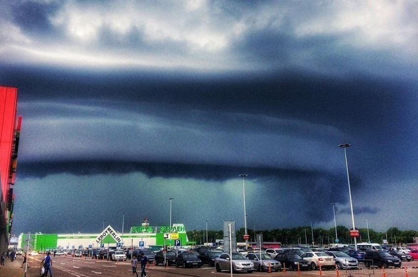 Фантастическая туча в форме НЛО перепугала воронежцев