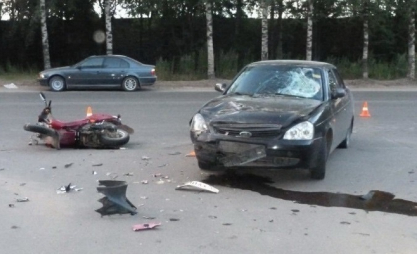 Скутерист и его молодая пассажирка погибли в столкновении с «Ладой» в Воронежской области