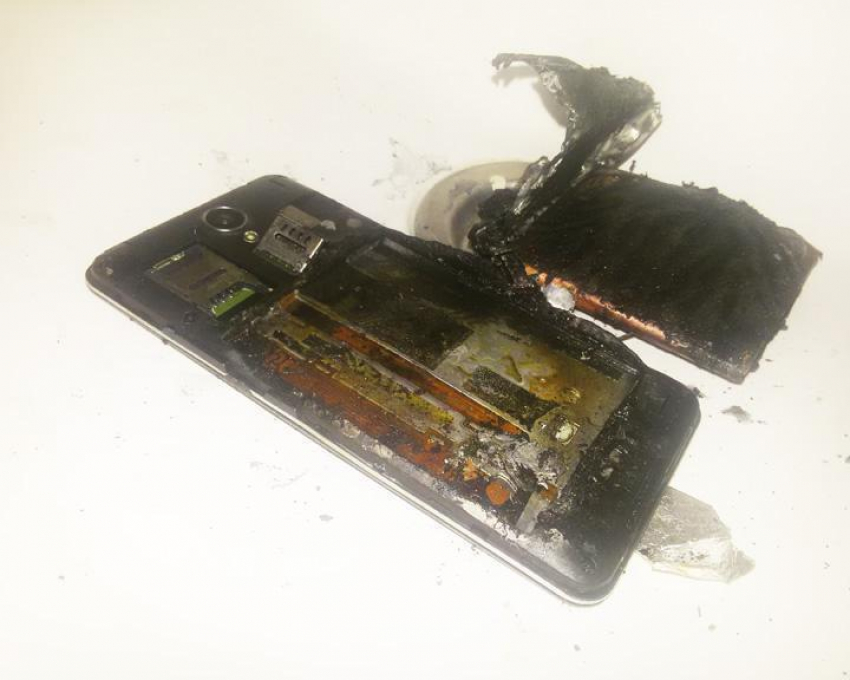 В руках у воронежской семиклассницы взорвался новый смартфон