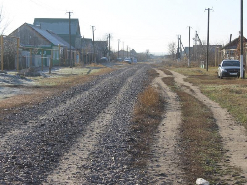 Активисты пожаловались в прокуратуру на дорогу с гигантскими булыжниками в воронежском селе 