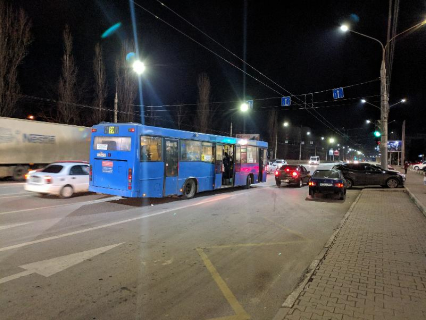 Водителя «девяностого» автобуса защитили от хейтеров в Воронеже