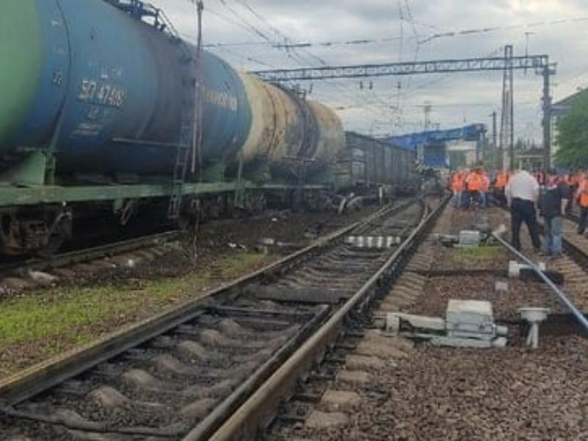Сошедший с рельсов поезд привел к прокурорской проверке в Воронежской области 