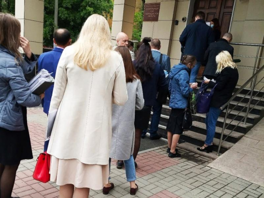 Серьезную проблему посещения судов во время пандемии раскрыл адвокат в Воронеже