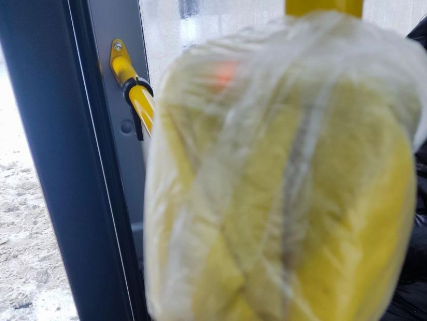 Воронежцы возмущены «забинтованными» терминалами в новых автобусах: в управлении транспорта объяснили ситуацию