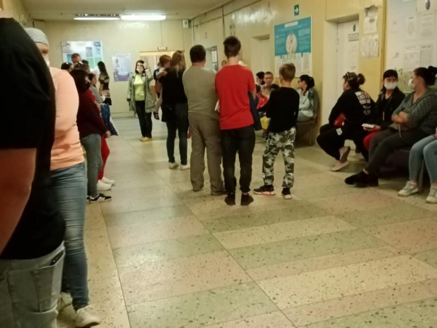 “Уродство!”: жительница Воронежа рассказала, что в детской поликлинике №5 нет света, связи и половины врачей
