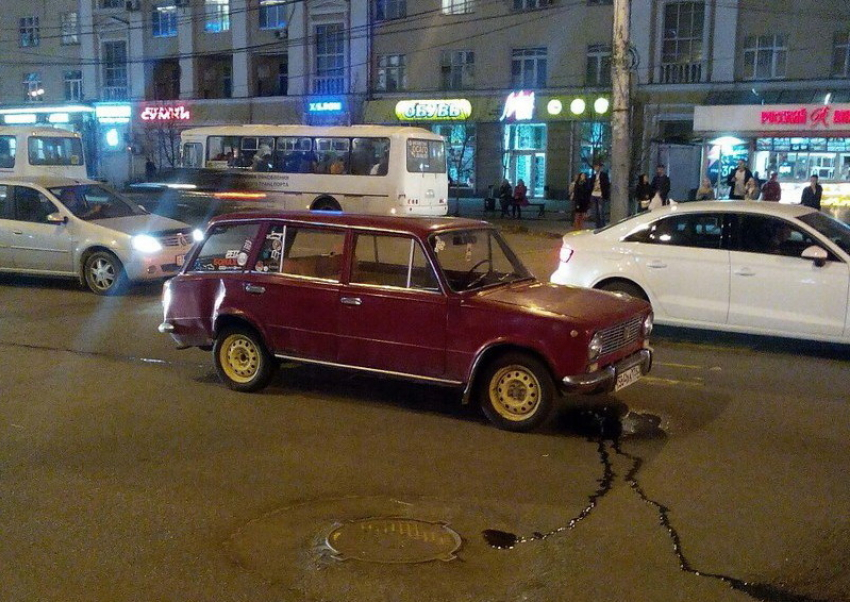 После ДТП в центре города воронежцы заговорили о качестве советского металла