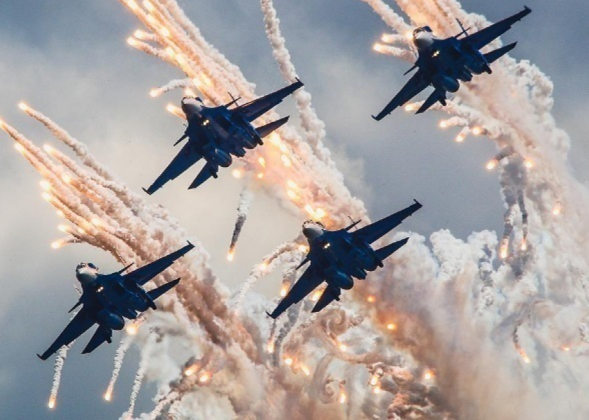 Невероятное авиашоу в небе над Воронежем: топ самых ярких моментов