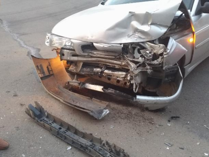 В Воронеже ищут свидетелей второй за сутки серьезной аварии на Машиностроителей