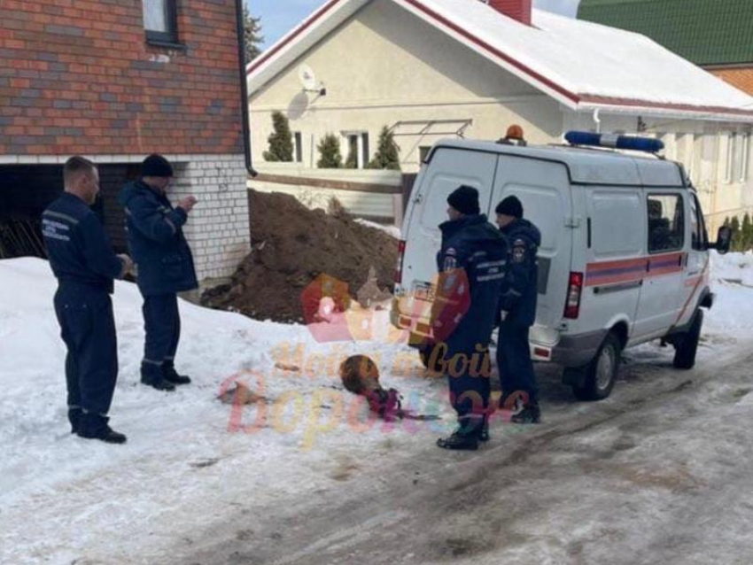 Воронежцы обнаружили на улице военный снаряд