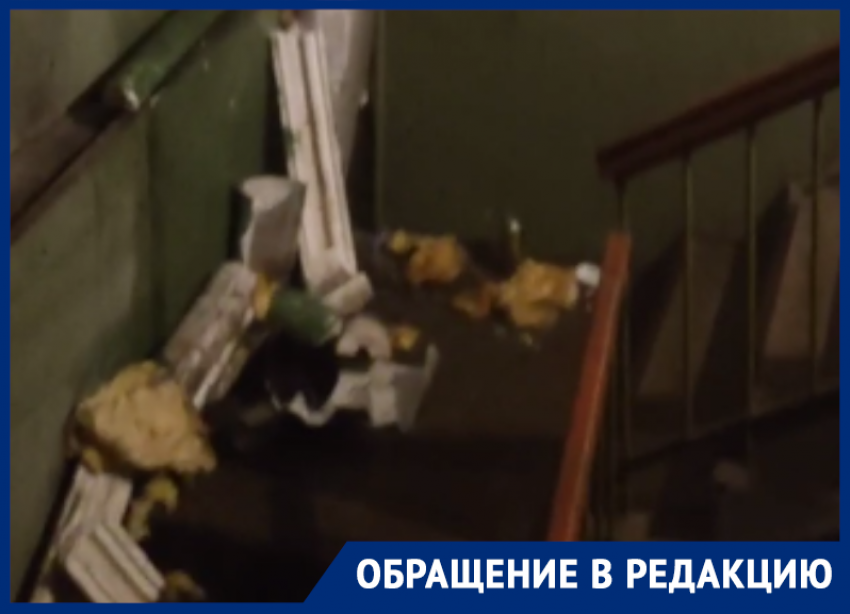«Фонтаны из всех щелей»: подъезд воронежского дома на Ворошилова  жестко затапливает  