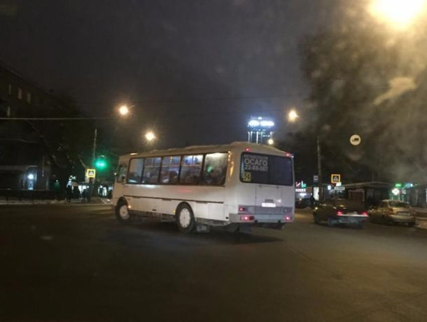 Воронежские маршрутчики выясняют, кто круче, а пассажиры терпят все шишки